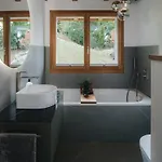 Modernes Mit Spektakulaerer Aussicht * Mund