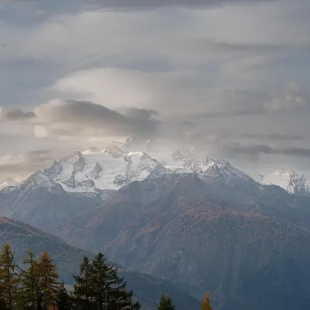 Modernes Mit Spektakulaerer Aussicht * Mund
