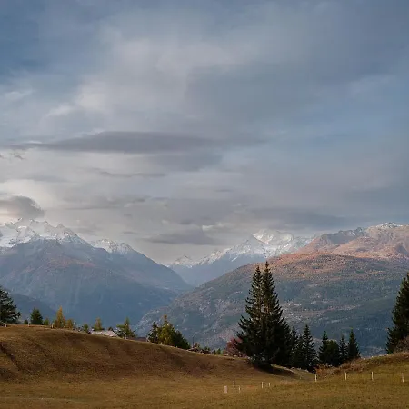 Modernes Mit Spektakulaerer Aussicht
