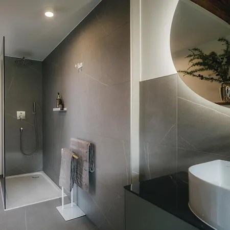 Appartement Modernes Mit Spektakulaerer Aussicht *