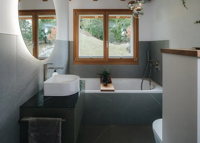 Modernes Mit Spektakulaerer Aussicht * Mund